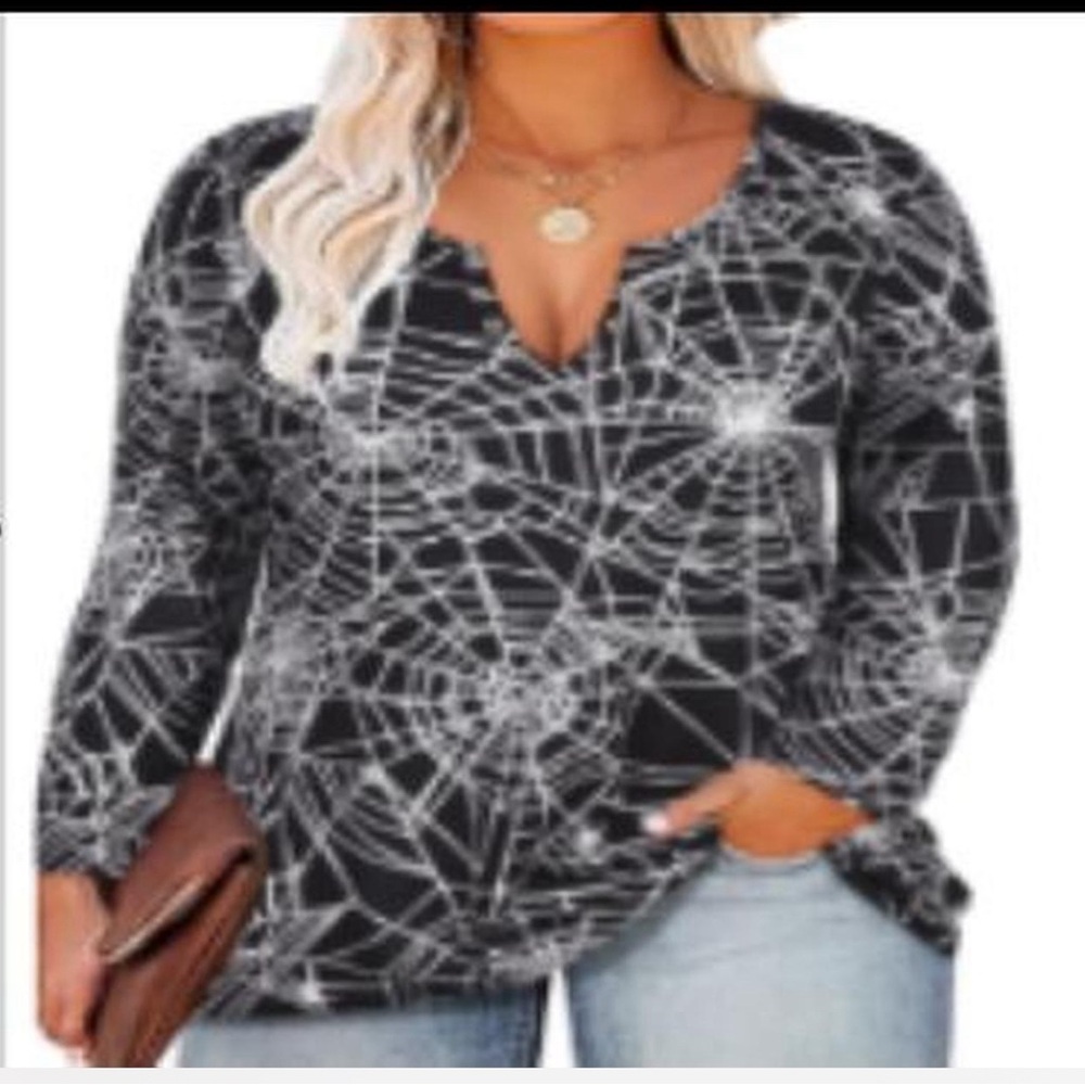 Chic Black and White Web Pattern Blouse